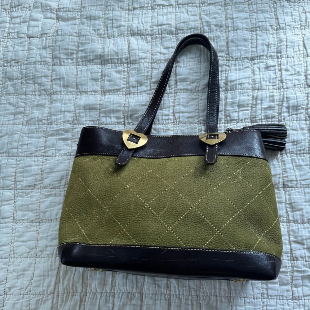 Dooney & Bourke Leather Quilted Purse W/ Cute Heart Buckle - Picture 4 of 10